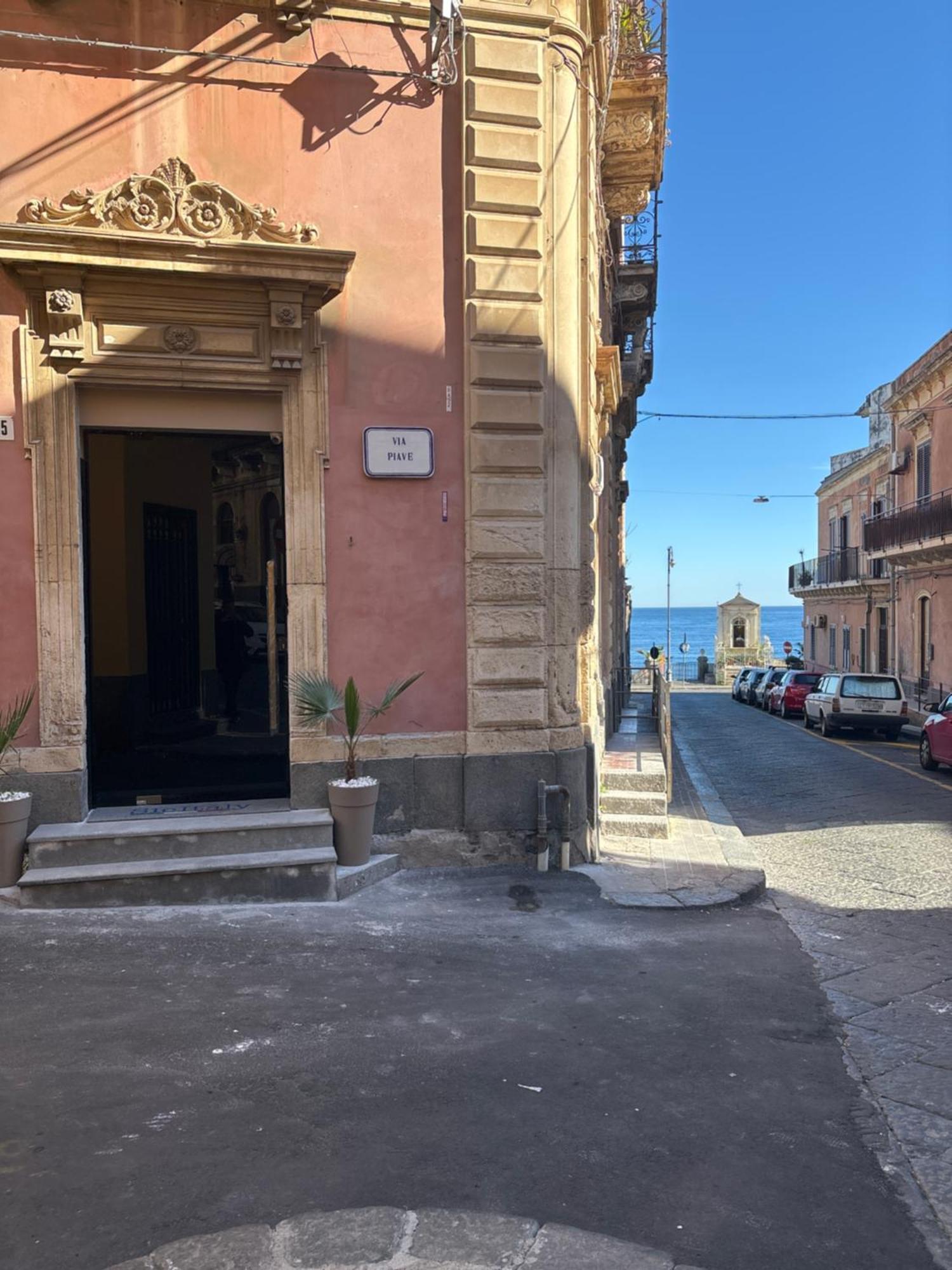 Bed and Breakfast Cbh Sicitaly Group Aci Castello Exterior foto